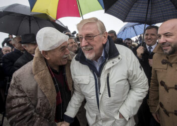 Voker u Prištini na poziv Pacolija, „pomaže“ u sastavljanju vlade
