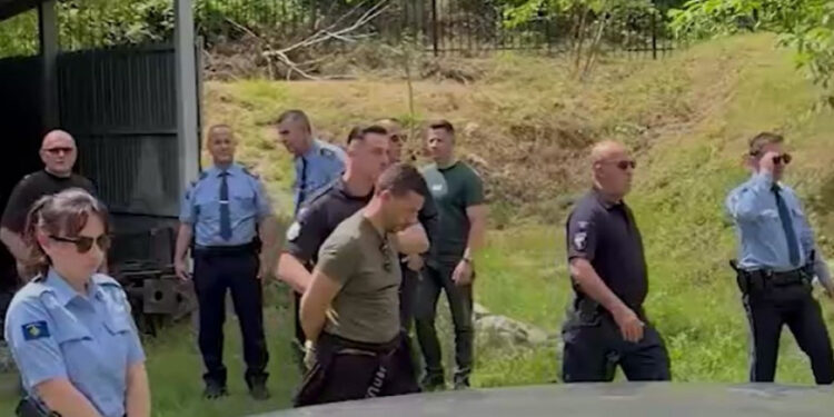 Privedeno šest mladića iz Crne Gore zbog srpske zastave kod manastira Svetih Arhanđela