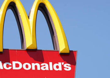 2% ljudske DNK u burgerima? Viralna objava ponovo raspalila stare teorije o Mekdonaldsu