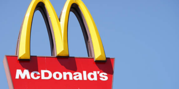 2% ljudske DNK u burgerima? Viralna objava ponovo raspalila stare teorije o Mekdonaldsu