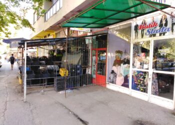 Kosovska vlada zatvara granice, zatvaraju se i kafići, restorani i tržni centri