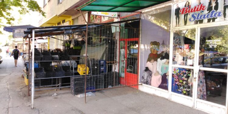 Kosovska vlada zatvara granice, zatvaraju se i kafići, restorani i tržni centri