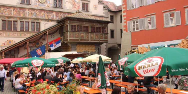 Srpska zastava na zgradi opštine