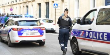 Pucnjava u Nici: Napadač se dovezao trotinetom ubio dve osobe, a više ranio