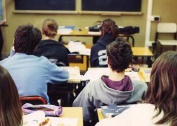 Počinje isplata pomoći za đake: 20.000 dinara za svako dete