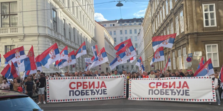 ,,Srbija Pobeđuje“: Srpska dijaspora u Beču okupila se u znak podrške otadžbini