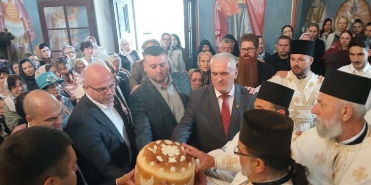 Čačak obeležio Spasovdan: Hiljade vernika na litiji i u hramu Vaznesenja