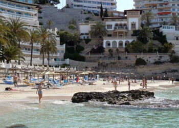 Španija: Marokanac masturbirao na plaži dok je snimao devojčice