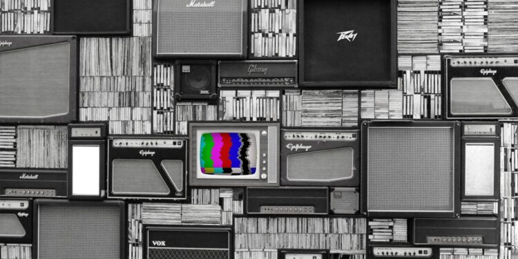 Priboj: Komšija mu ometa TV program