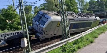 Voz iskočio iz šina u Hamburgu: Nemačka luka paralizovana