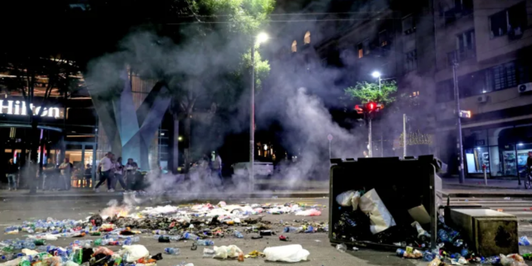 Blokaderski politički besmisao i staljinistički manir!