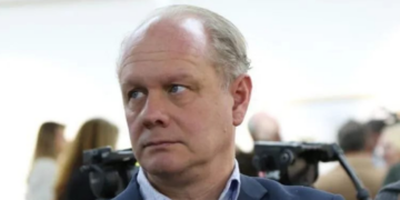 Švedska vraća knjige u učionice, Panaotović upozorava na opasnost od „mentalnih invalida”