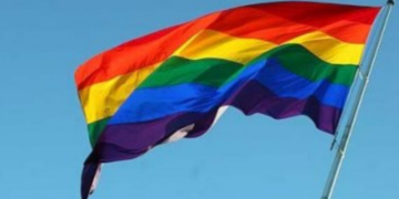Za nošenje LGBT zastave 12 evra po satu: ,,NEOS“ plaća ,,Pride“ u Beču