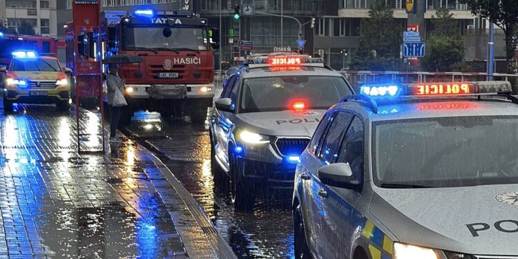 Češki metro blokiran: Službe izvlačile osobu zaglavljenu pod vozom