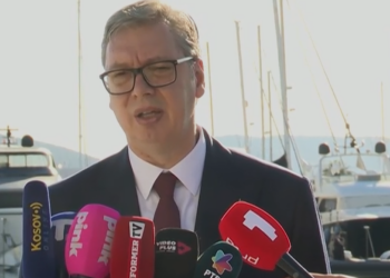 Predsednik Vučić iz Tivta: Neću da prihvatim istorijske falsifikate i odluku o nezavisnosti Kosova i Metohije