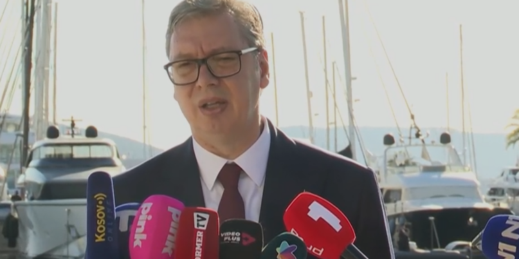Predsednik Vučić iz Tivta: Neću da prihvatim istorijske falsifikate i odluku o nezavisnosti Kosova i Metohije