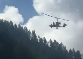 Tragedija u Italiji: Helikopter udario u sajlu žičare, dve osobe poginule