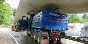 Nemačka: Lopatica vetroturbine ispala tokom transporta – Šteta milion evra