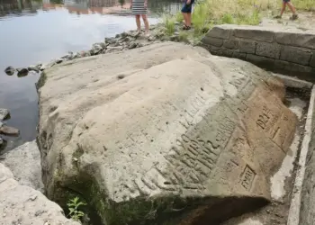 „Kad me vidiš, plači“: Zbog suše Elba ponovo otkrila „kamenje gladi“